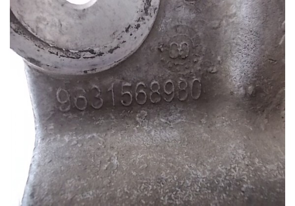 Кронштейн двигуна правий 9631568980